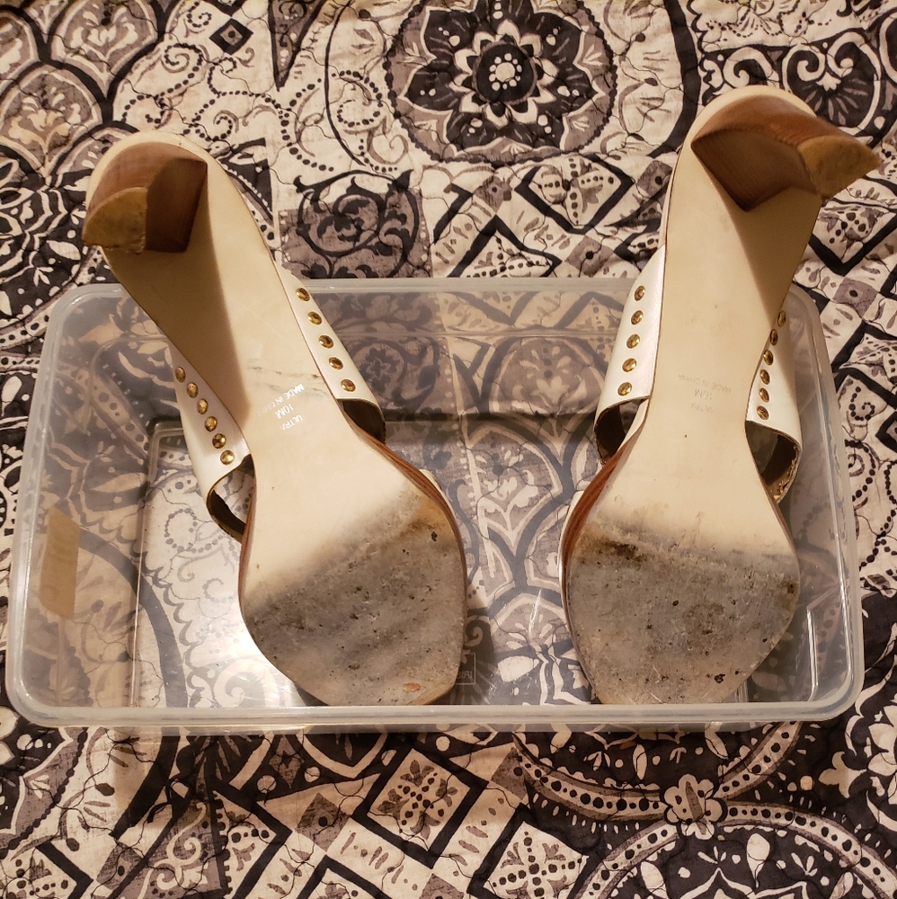 Heels - Picture 4 of 4